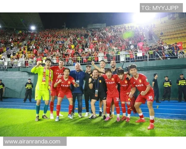 足球场上那位懒散球星的独特魅力与内心世界的深度剖析